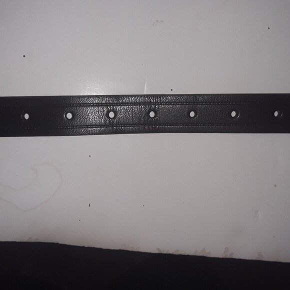 Van Heusen boys black belt w/silver buckle 30-32 - Picture 4 of 5